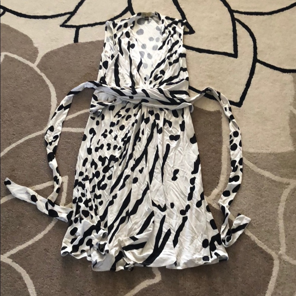 New Issa Black and White Pattern Dress 8